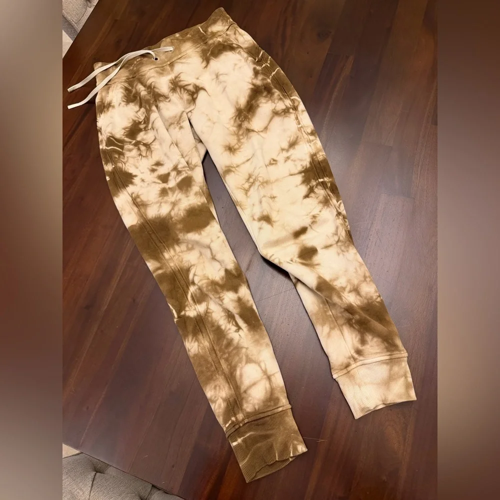 lululemon athletica lean into